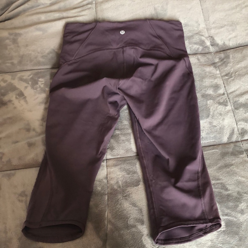 LULULEMON Train times crop 17” blackcurrant size 8